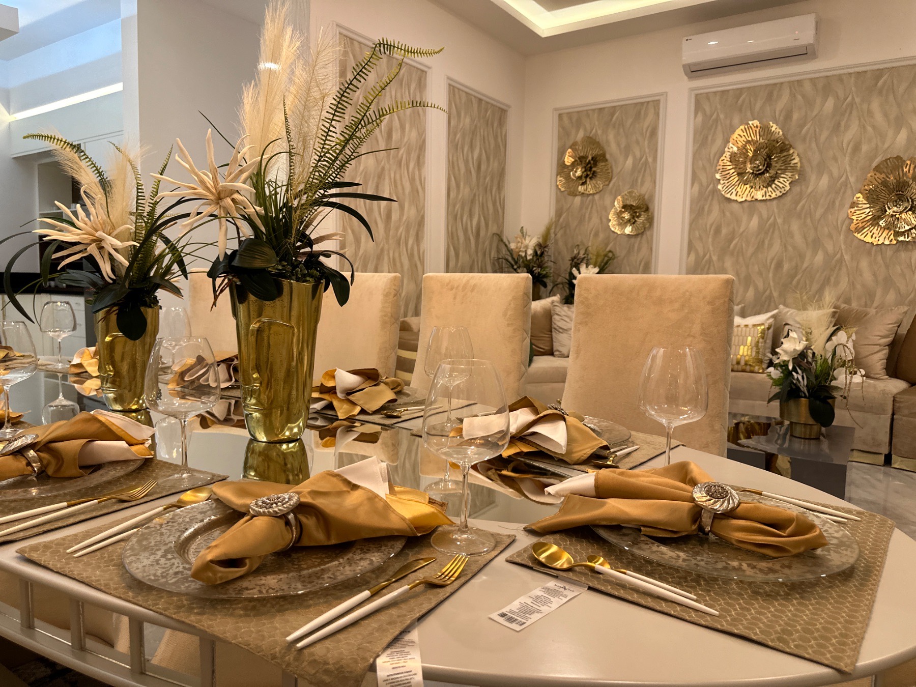 Comedor de “Casa Quintas”, proyecto de interiorismo en Mazatlán por Faro 33 Studio